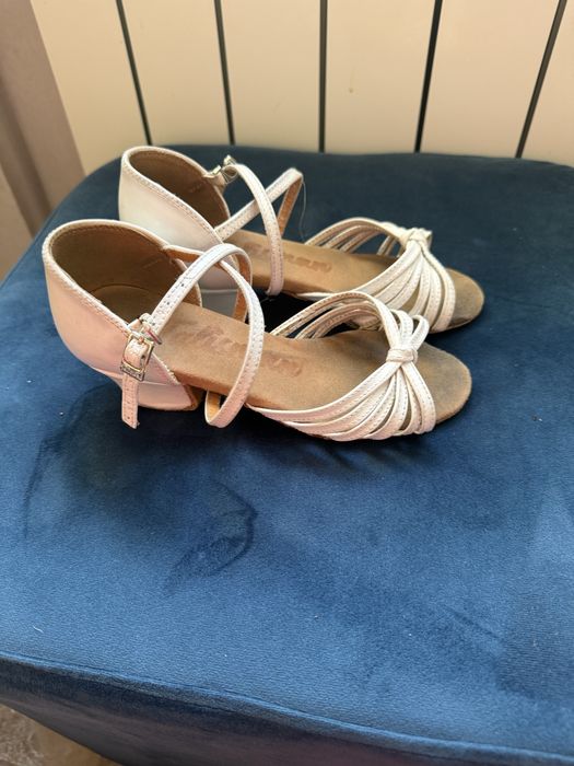 Продаємо туфлі  ювенал