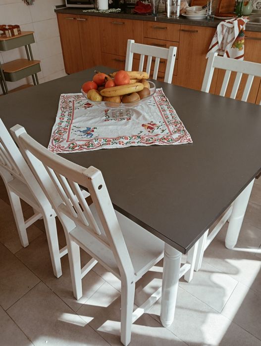 Mesa de cozinha com 4 cadeiras ikea