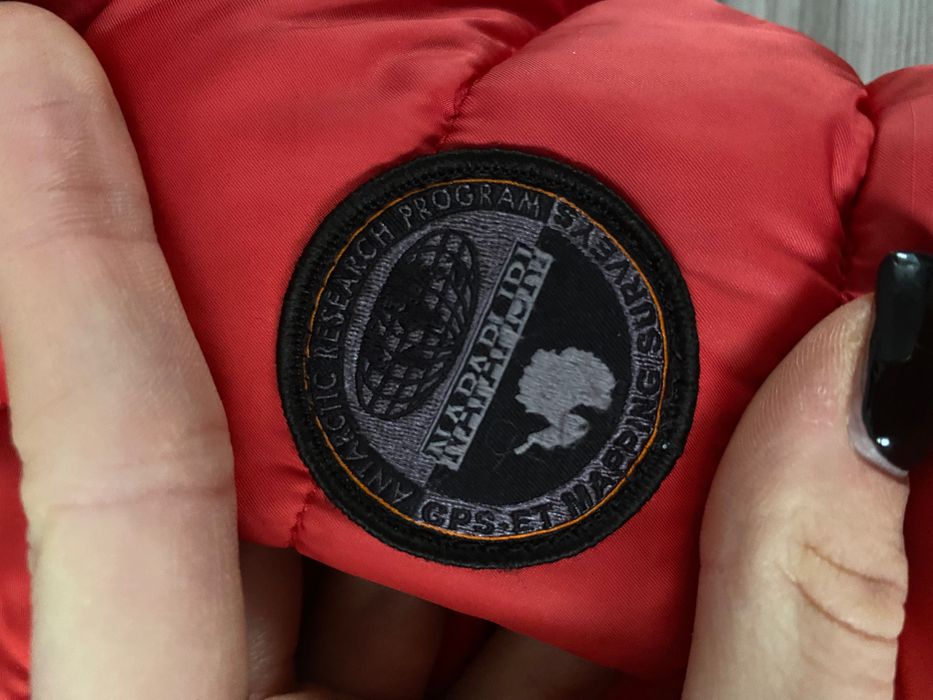 czerwona kurtka puchowa Napapijri