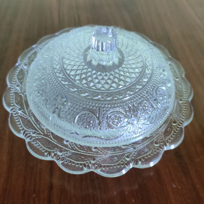 Stara szklana paterka, cukiernica.