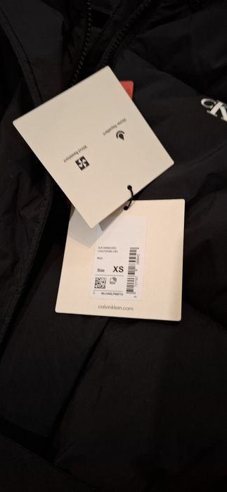 Sprzedam piękna zimowa Nowa kurtke Calvin Klein z mini wada