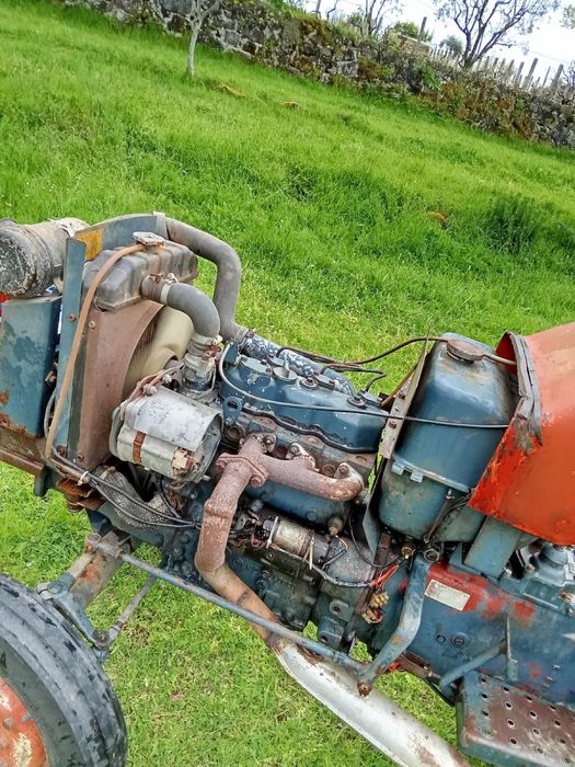 kubota L2000 em bom estado