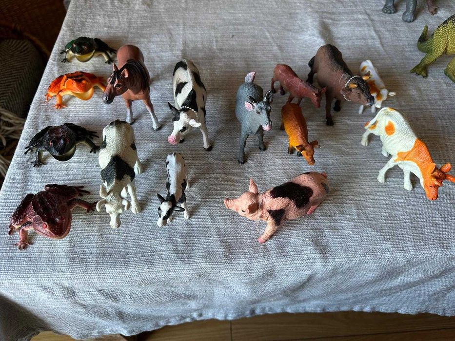 Lote de Brinquedos: 45 Dinossauros e Animais da Quinta + Oferta
