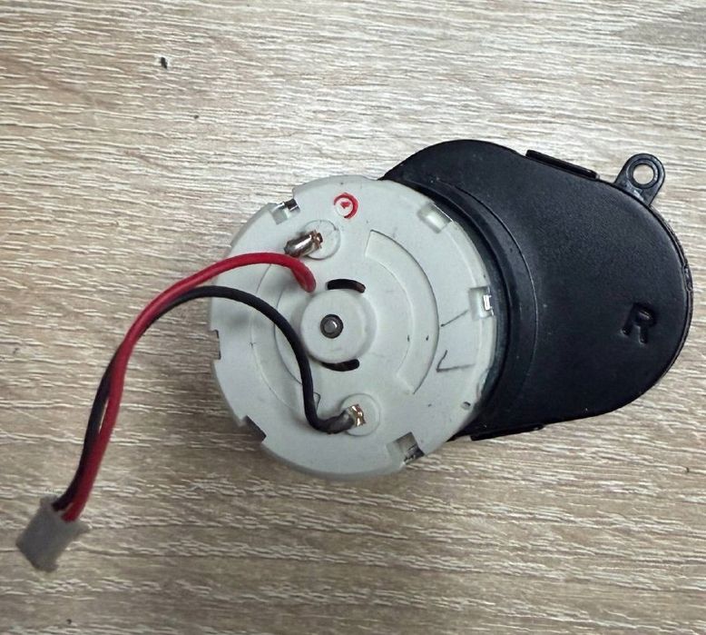 Silnik bocznej szczotki prawy do robot sprzątający vactidy