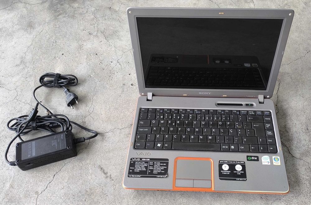 Diverso Material Informático - Vários Computadores -  1 Servidor - 1 Portátil - Projetores, Etc - [Ler Descrição ]