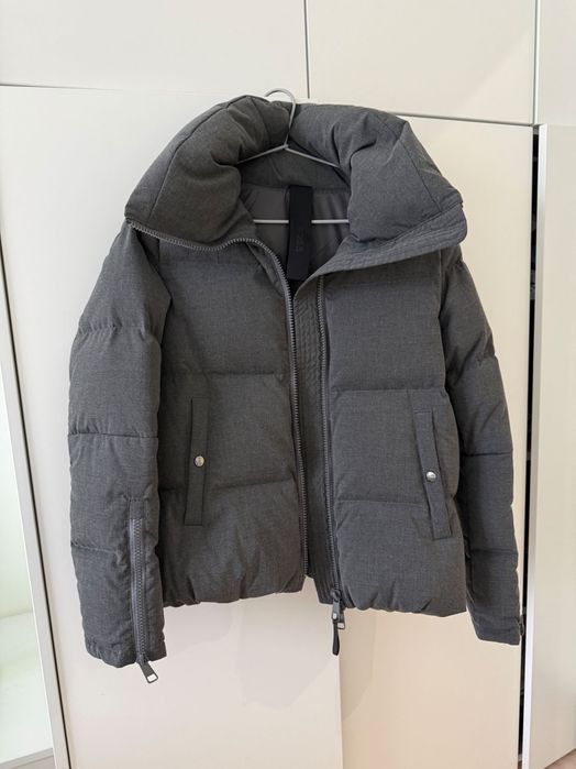 Hugo Boss пуховик жіночий сірий