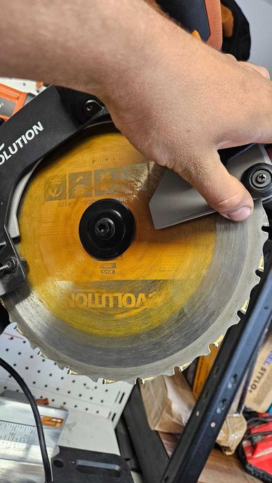 Ukośnica z posuwem Evolution R255SMS-DB 255mm 2000W