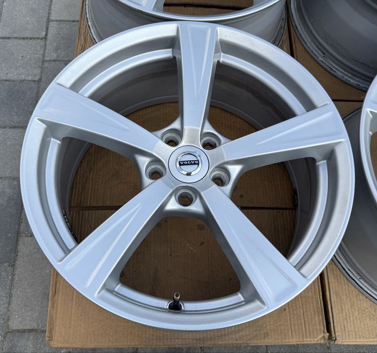 Oryginalne Felgi Volvo 5x108 S60 S90 V60 V90 XC60 XC90 8Jx18 ET42.5