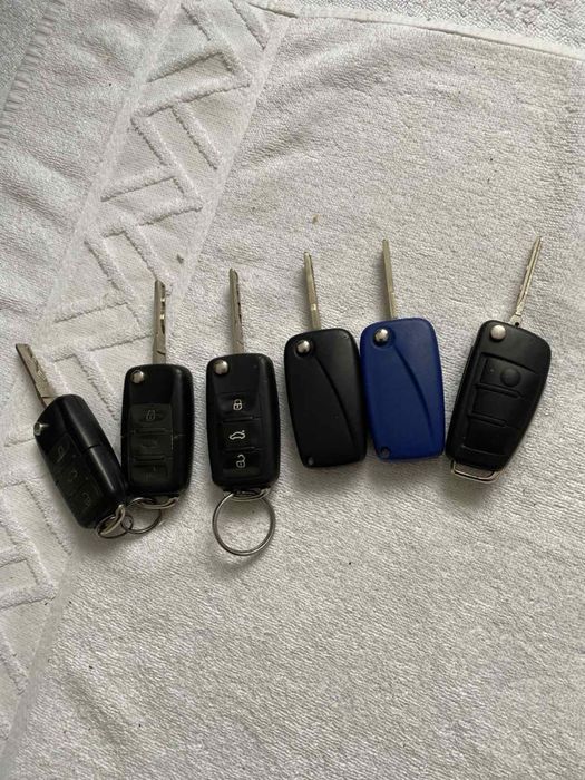 Автоключи, ключи,Продам оригінальні ключі до автомобіля ключ з чіпами.Викидний ключ