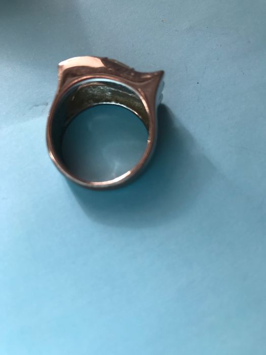 Anel de senhora com pedras