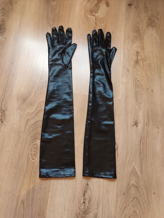 Czarne długie rękawiczki