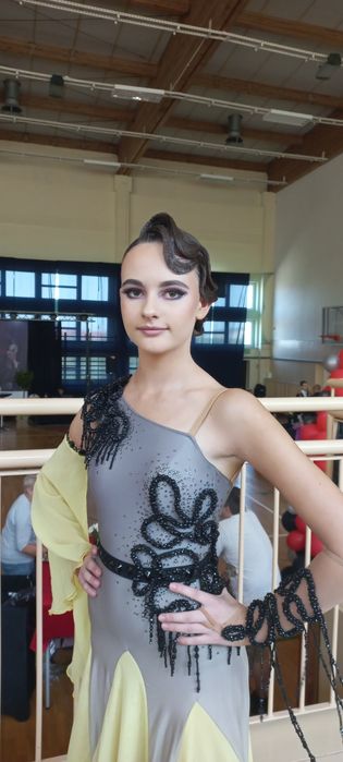 Sukienka do tańca towarzyskiego. styl standardowy