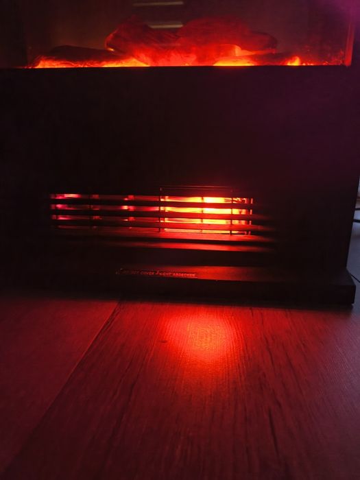 Kominek elektryczny z funkcją grzania BENRAAD