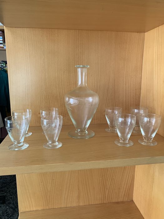 Conjunto de garrafa com tampa de vidro antigo . Com 8 copos