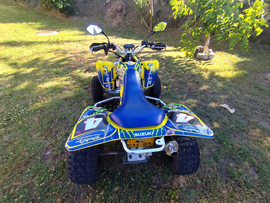 Suzuki LTZ 400 .