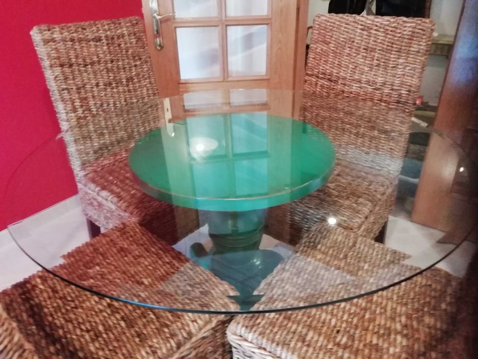 Selling Table and Chairs64552270489985120