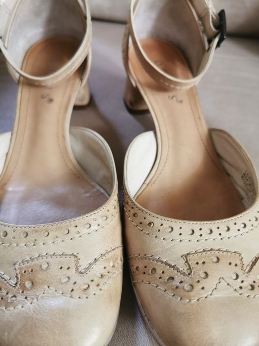 Skórzana czółenka z paskiem Oppus