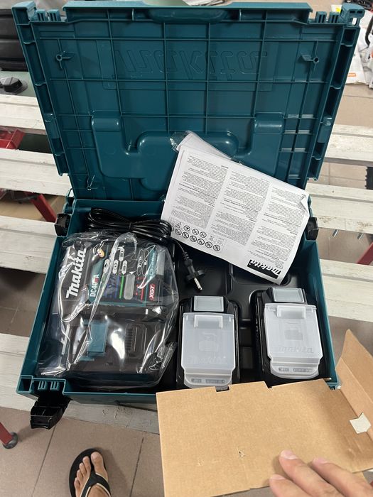 Наборы Аккумулятор Makita BL4040 XGT 40V