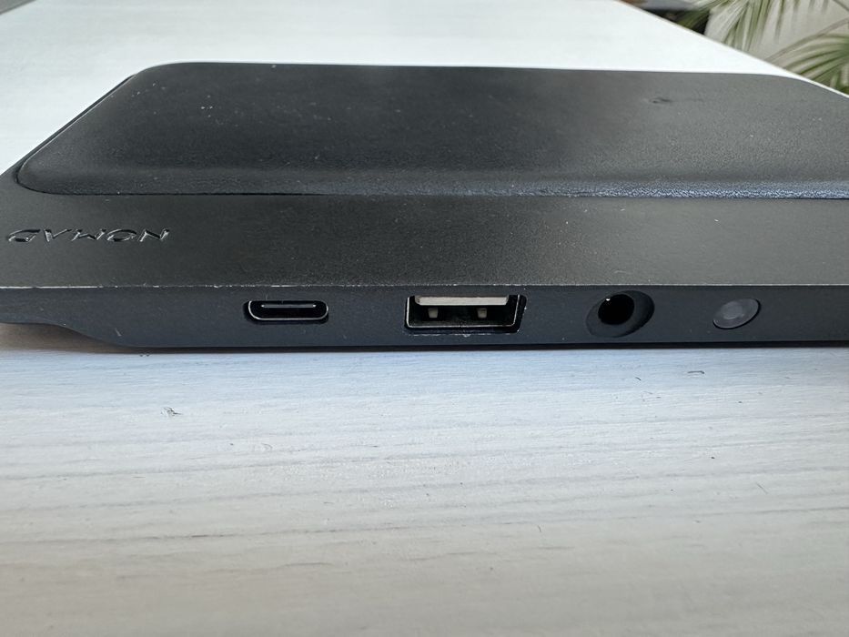 Ładowarka bezprzewodowa do Iphone i Airpods - Nomad Base Station Hub