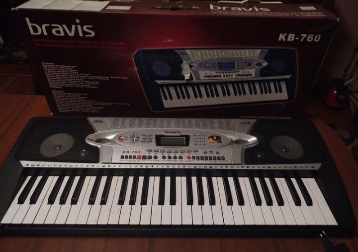 синтезатор BRAVIS KB-760