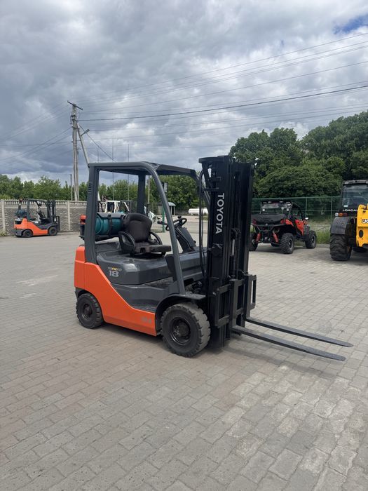 Навантажувач Toyota 8FG-18 погрузчик