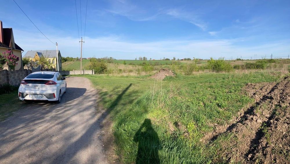 Продається земельна ділянка під будівництво. Великий Олексин. Забудований район.
