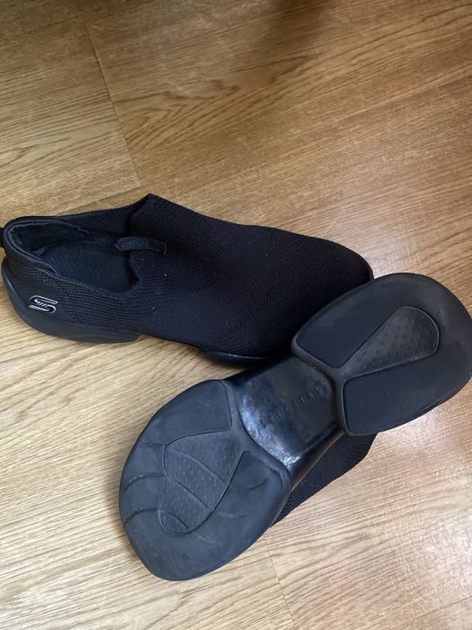 Vendo tenis Sketchers pretos