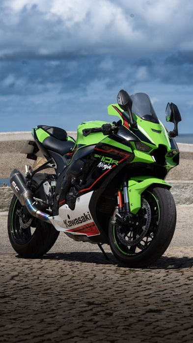 Kawasaki Ninja ZX-10R 2022 - ~15.000 km - Bem equipada