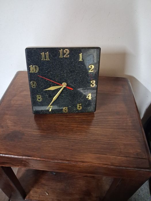 Ексклюзивні годинники з натурального каменю.