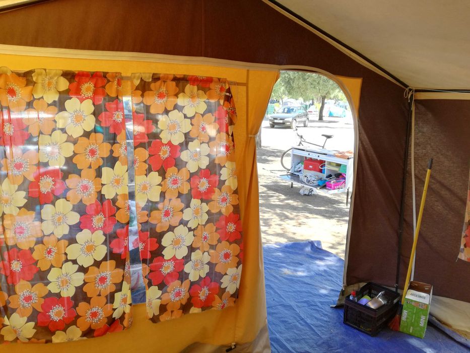 Auto-tenda com cozinha