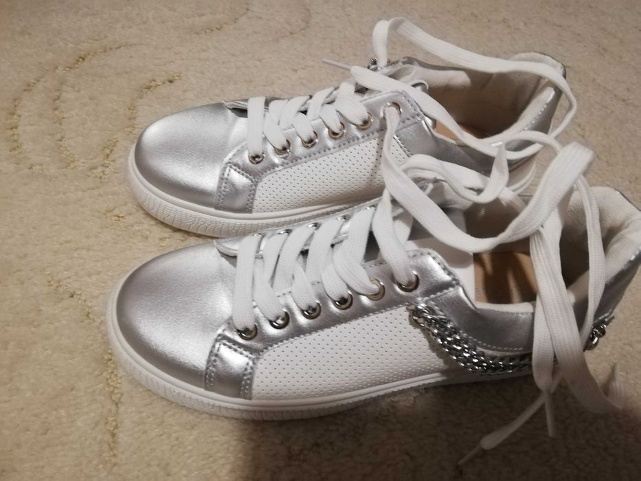 Półbuty sportowe trampki białe srebrne r. 38