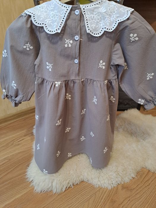 Гарна сукня для дівчинки