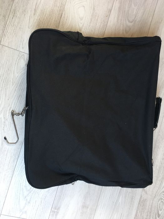 Czarna torba podróżna na garnitur nie Ikea
