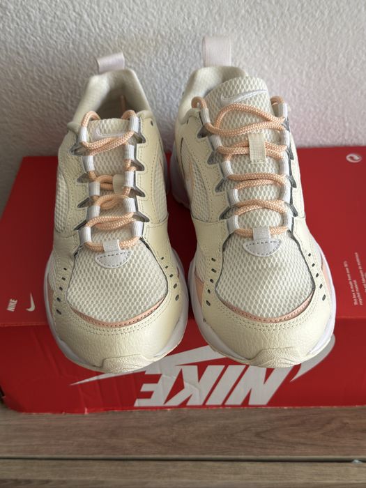 WMNS nike air heights