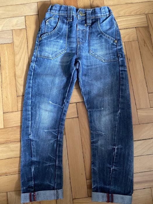 Крутые джинсы р. 4/5 лет