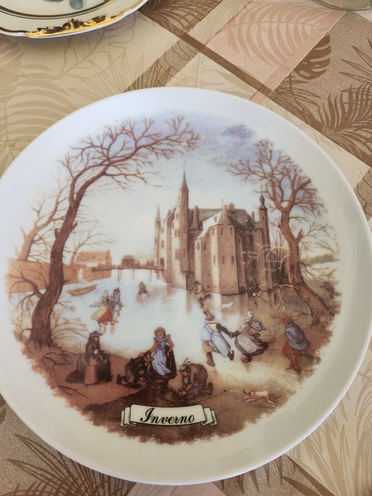 4 pratos decorativos