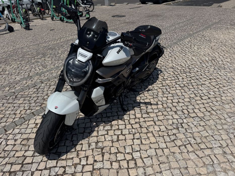 Ducati Xdiavel V4 (cor exclusivo)