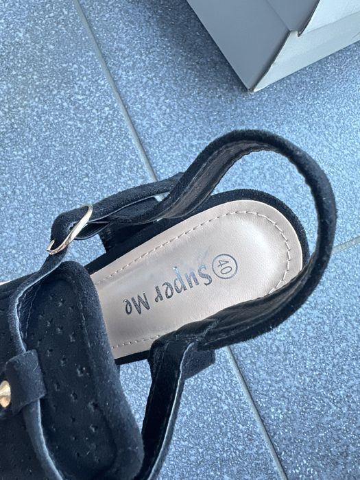 Sandały z azurowym materialem eko zamsz r. 40