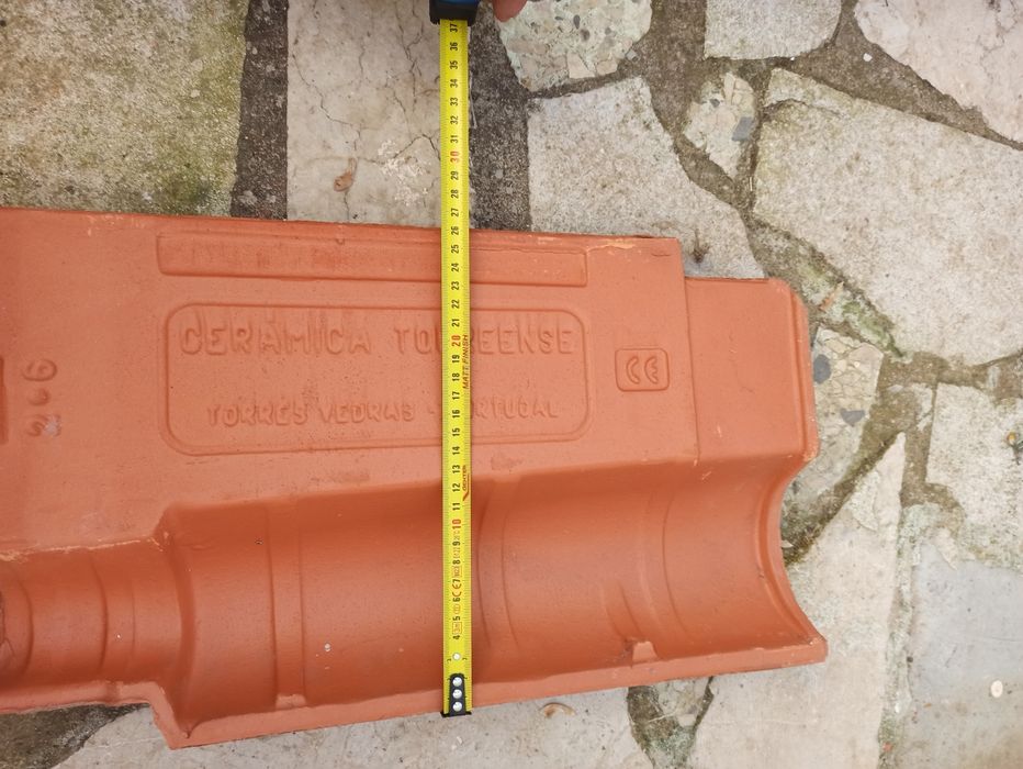 Várias telhas antigas