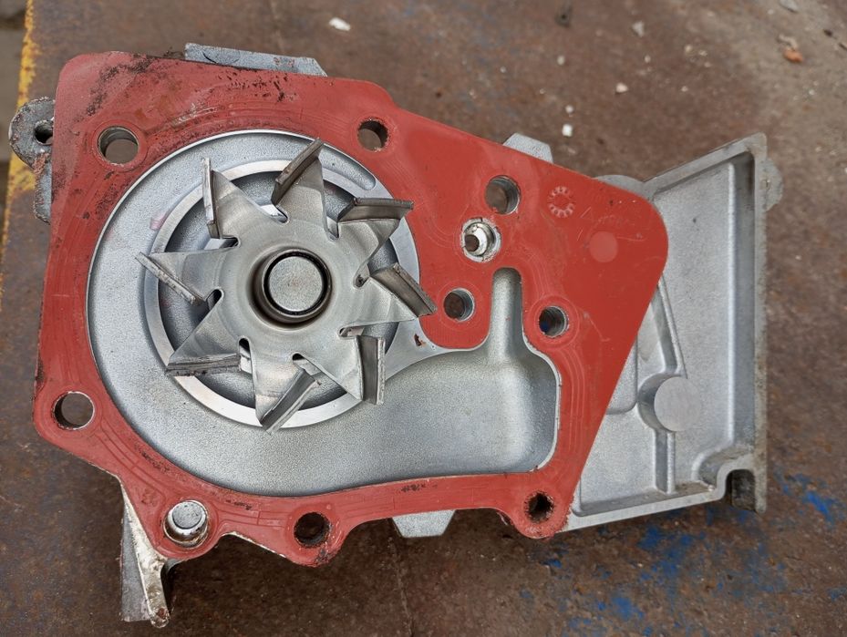 Продам помпу Рено Кенго 2.