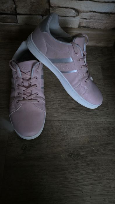 Pudrowe sportowe buty damskie Kappa 39.