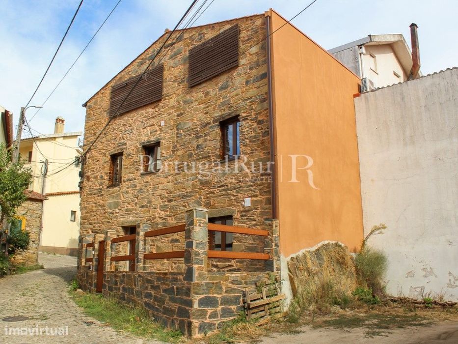 Casa em Xisto Recuperada Pronta a Habitar