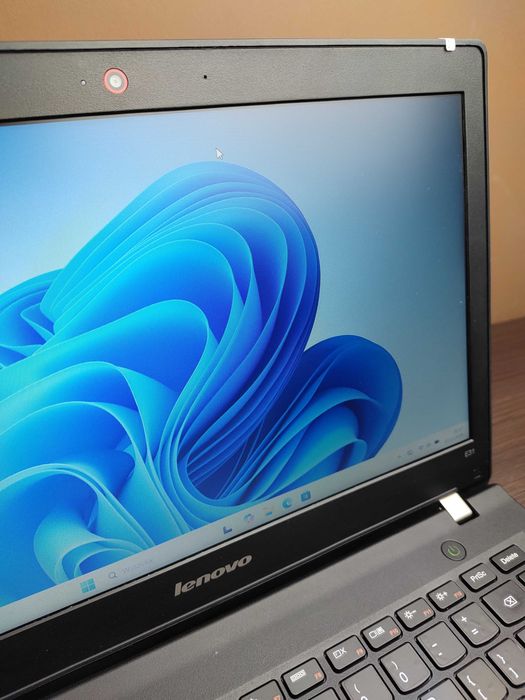 SMUKŁY LAPTOP | Lenovo E31-80 | i3-6006U | 8GB RAM | 128SSD | Win11