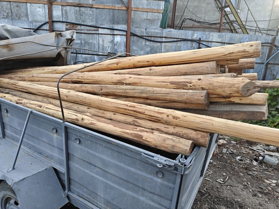 Продам стовпчики 3м  дерев'яні сухі