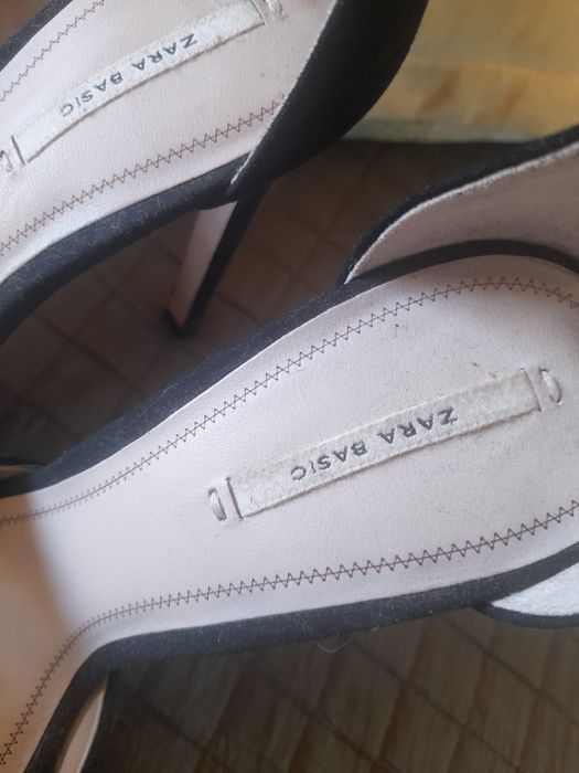 Sandálias pretas de veludo n.38 da Zara como novas!