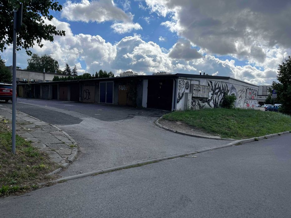 REZERWACJA do 8.09 *** Garaż murowany 1000-lecie, ul. Akademicka - Widok 2