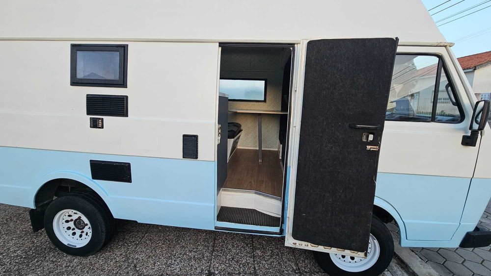 Autocaravana VW LT28 clássica