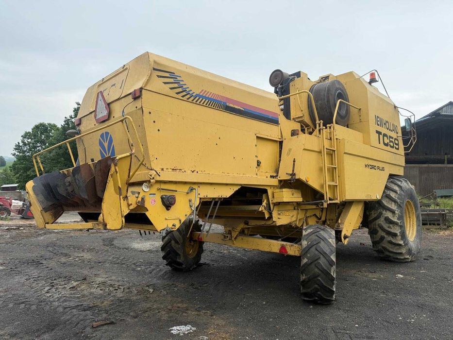 Kombajn New Holland / Bizon tc59
