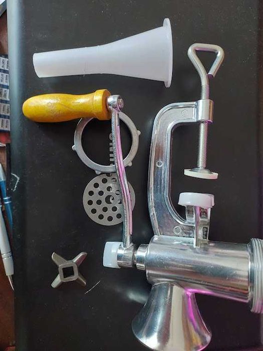 Maszynka do mielenia mięsa, maku itp.