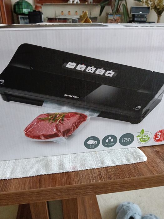 Zgrzewarka próżniowa 
Silvercrest SV 125 C3 o mocy 125 W, służąca do hermetycznego pakowania do żywności